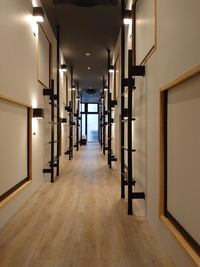 Capsule Room for Female