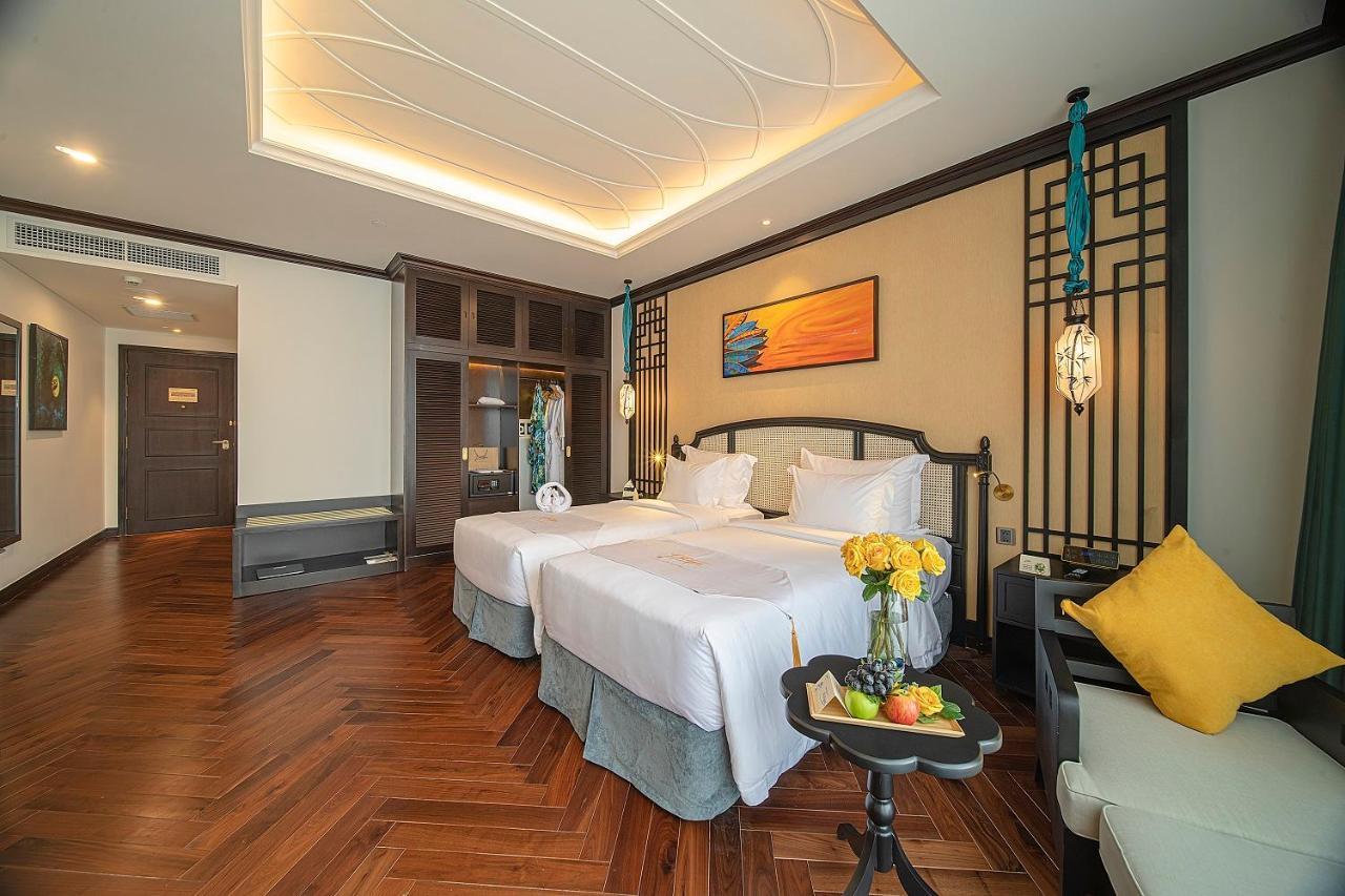 Club Deluxe Double or Twin Room with Ocean View