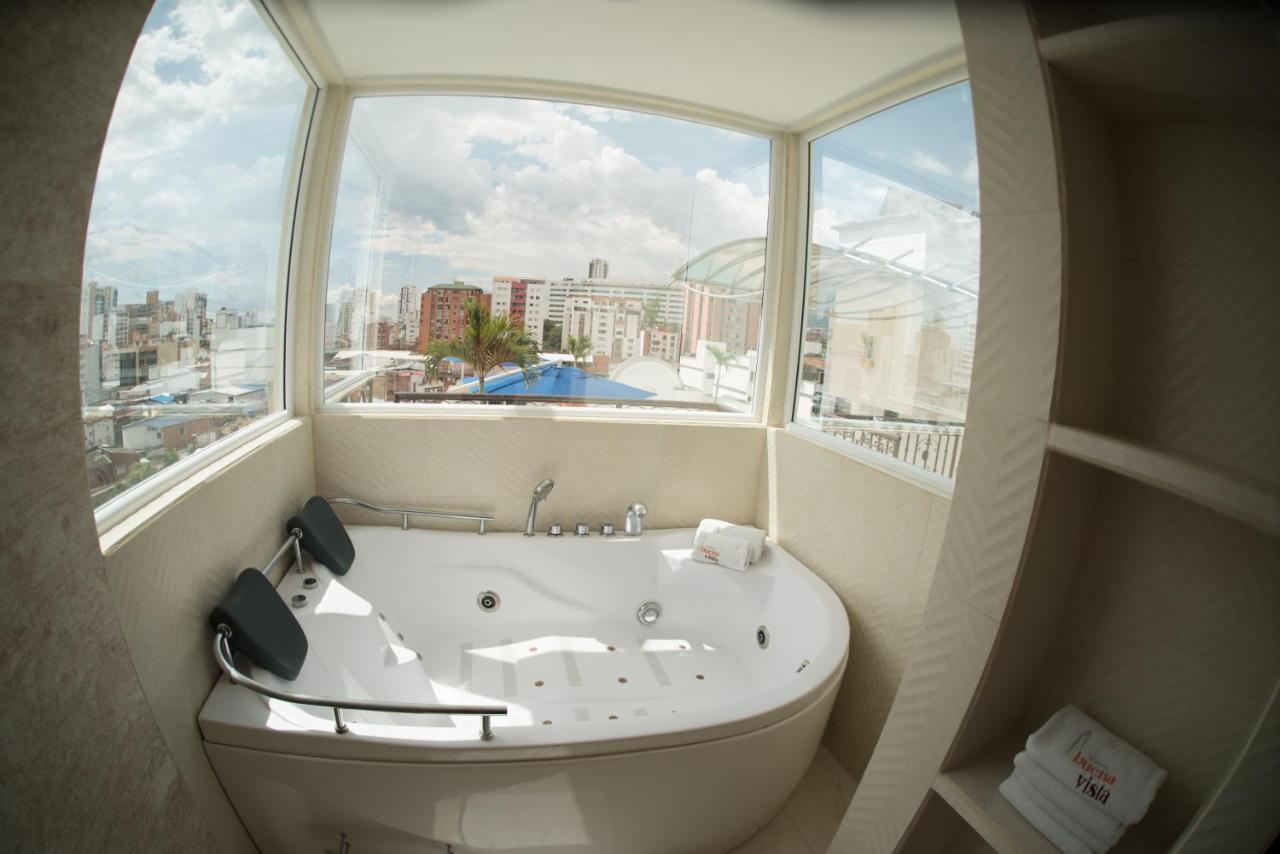 Deluxe Suite with Spa Bath