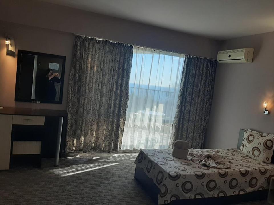 Studio with Sea View - Free Parking