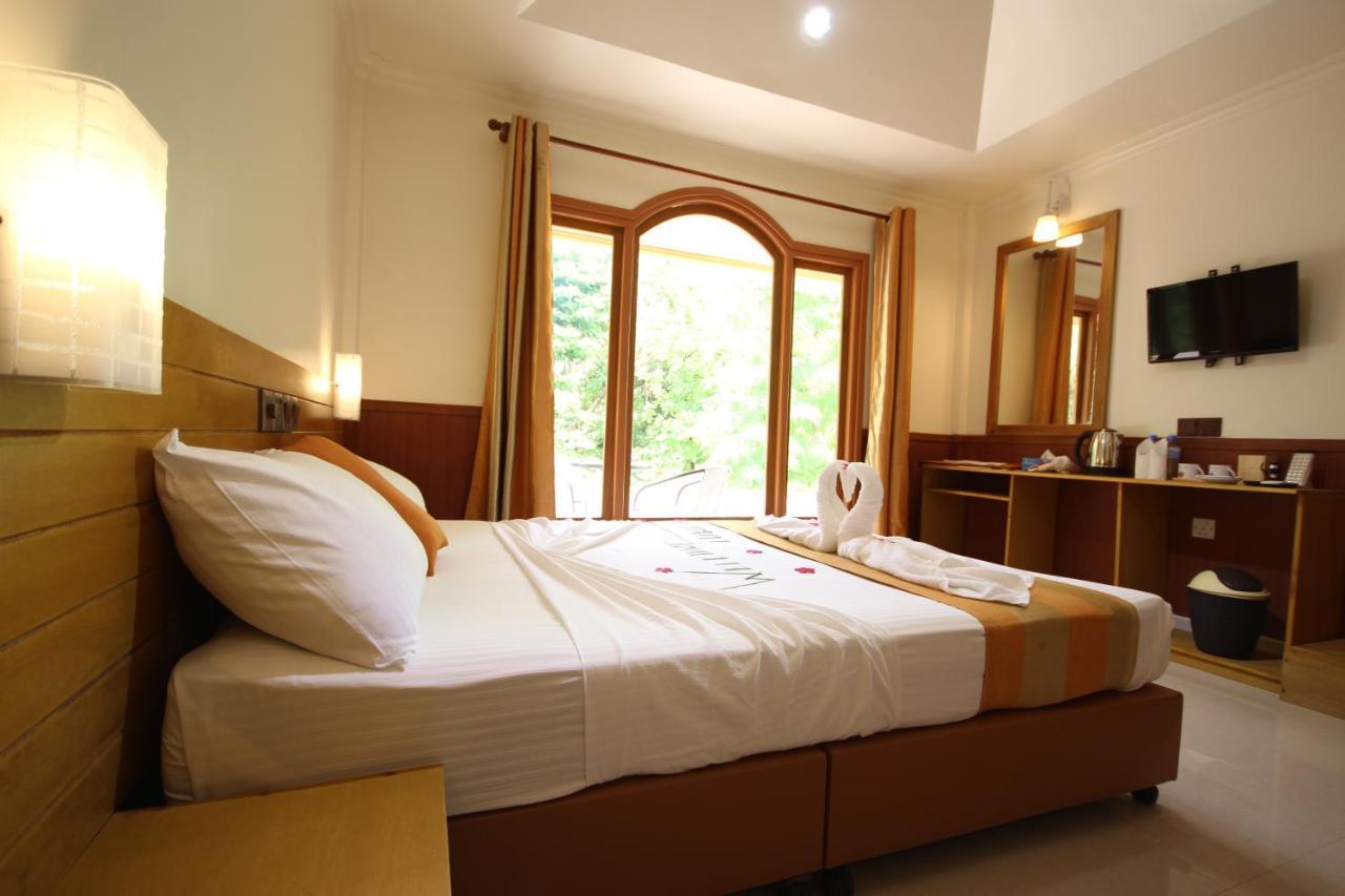 Deluxe Double Room with Balcony and Sea View