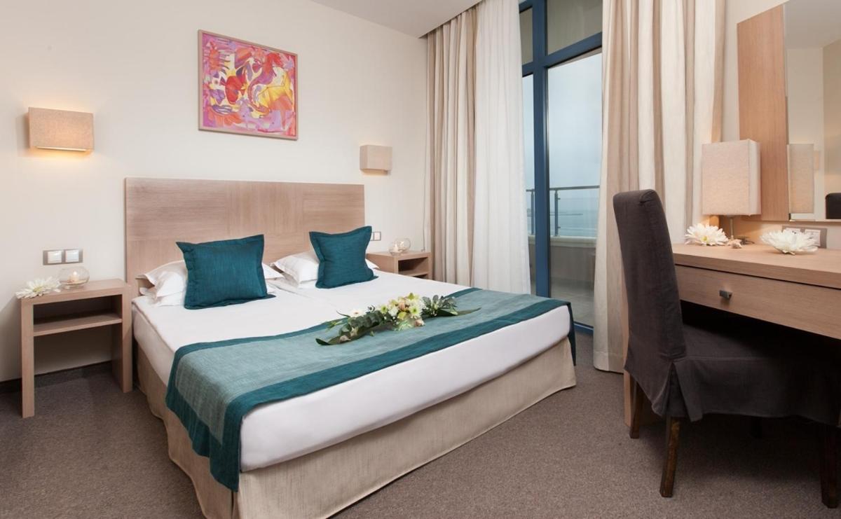 Deluxe Room with Sea View - Free SPA & Beach Access
