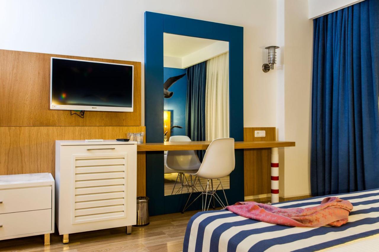 Double or Twin Room with Side Sea View