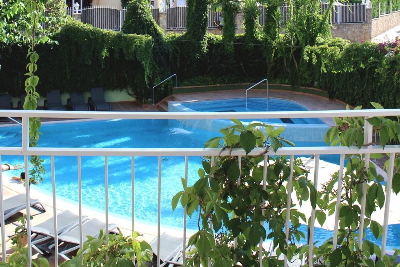 Twin Room with Pool View