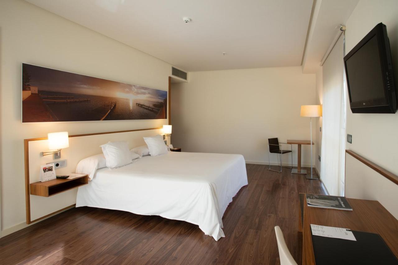 Queen Room with Pool View