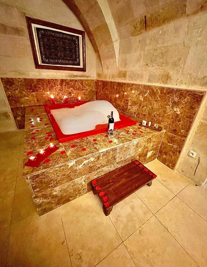 Queen Room with Spa Bath