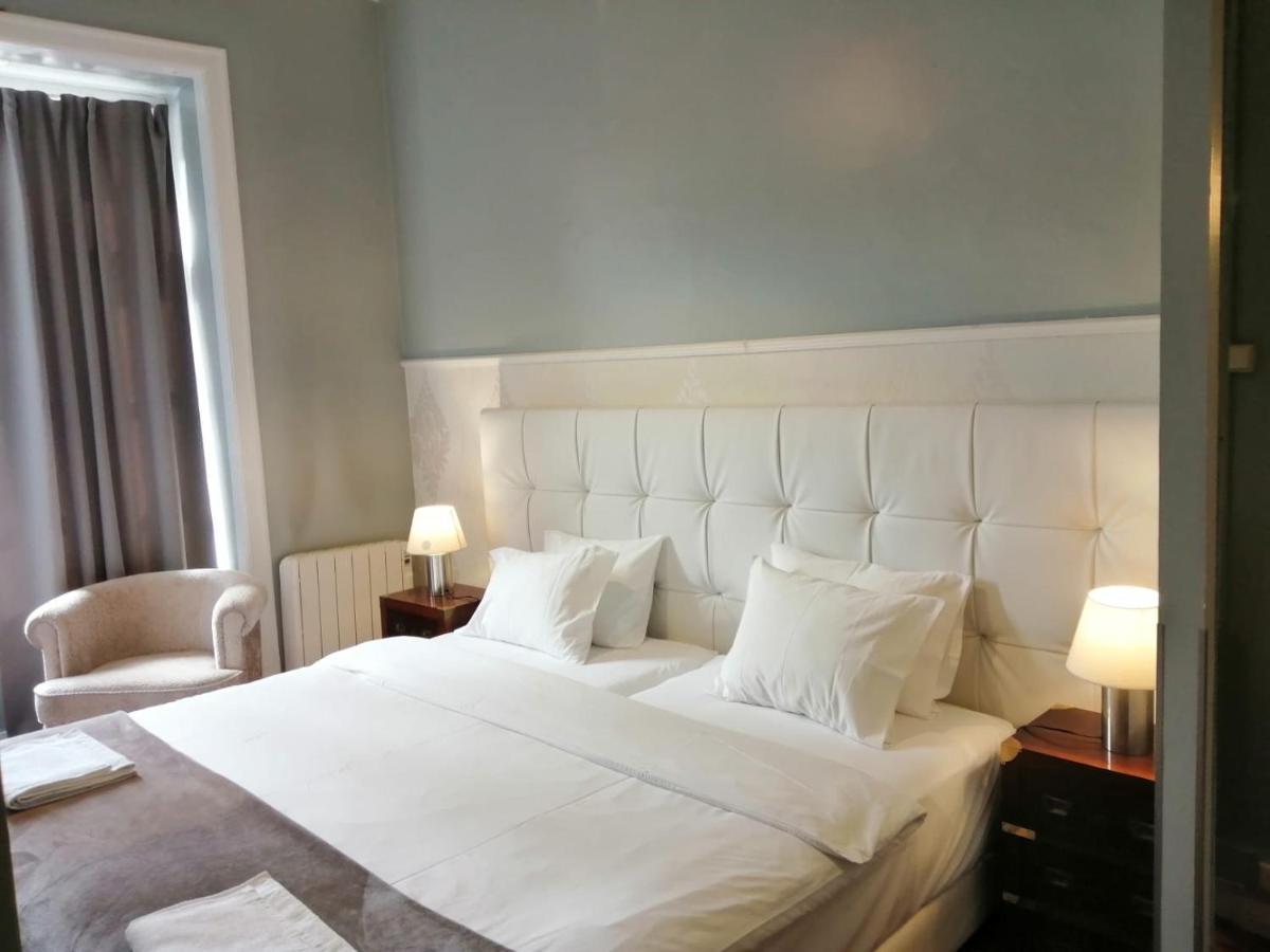 Basic Triple Room with Shared Bathroom