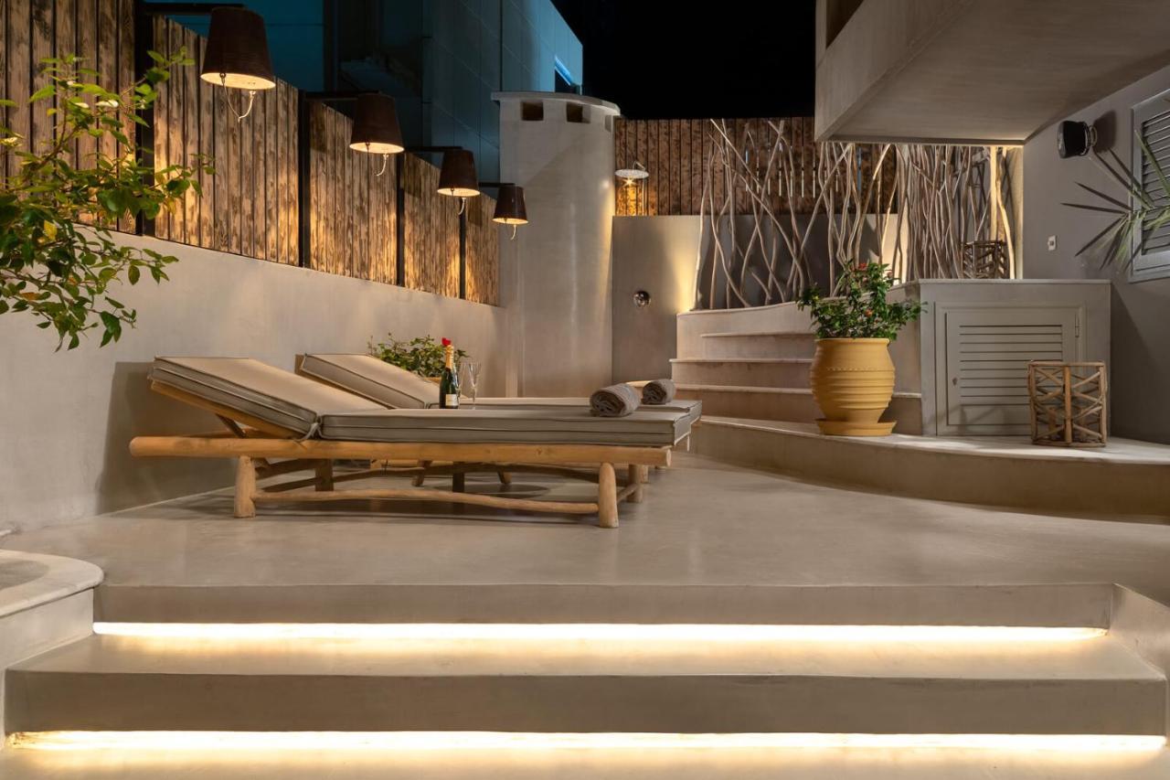 Queen Suite with Private Outdoor Hot Tub - Iviskos