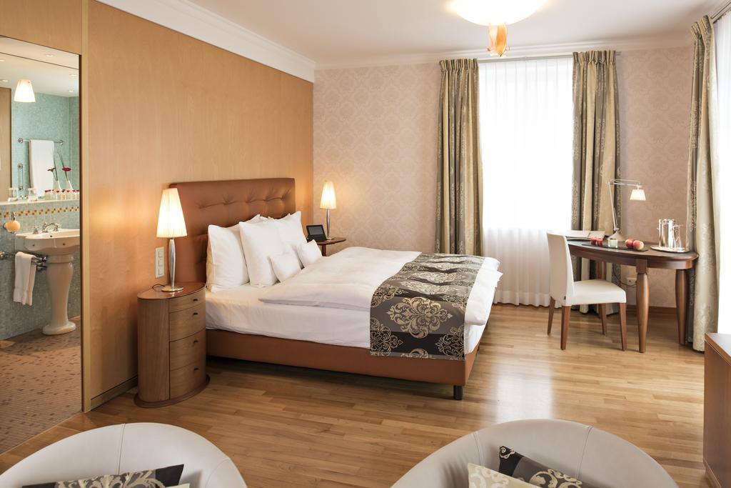 Queen Room with Balcony