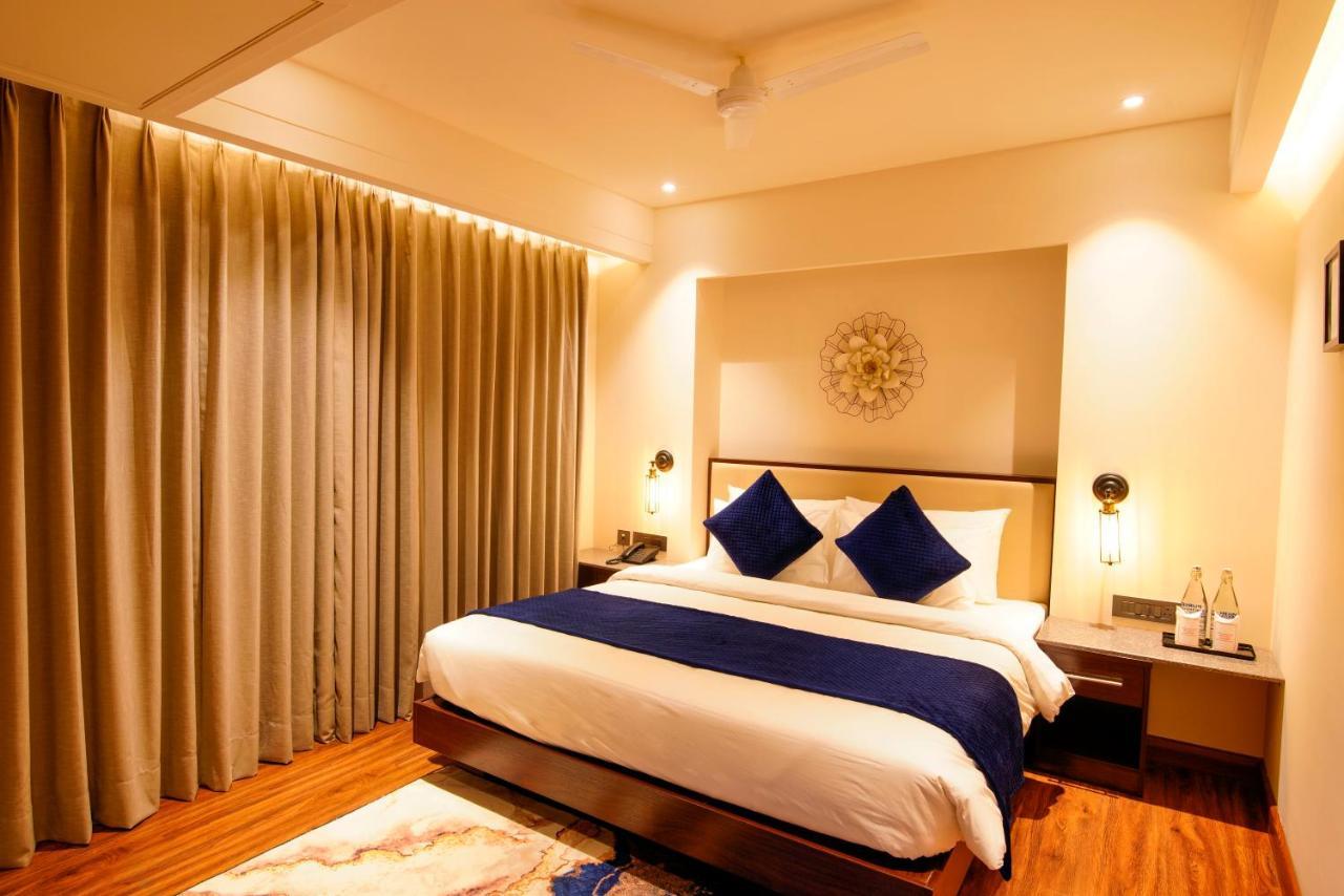 Standard King Room - Non-Smoking