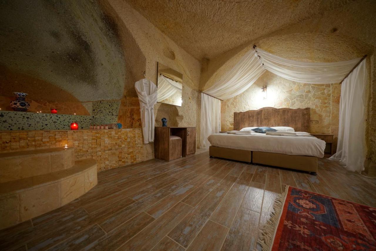 Superior Double Cave Room