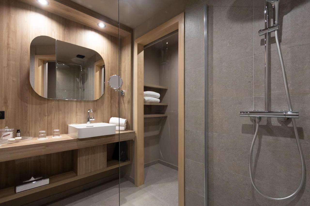 Double or Twin Room with Partial Sea View