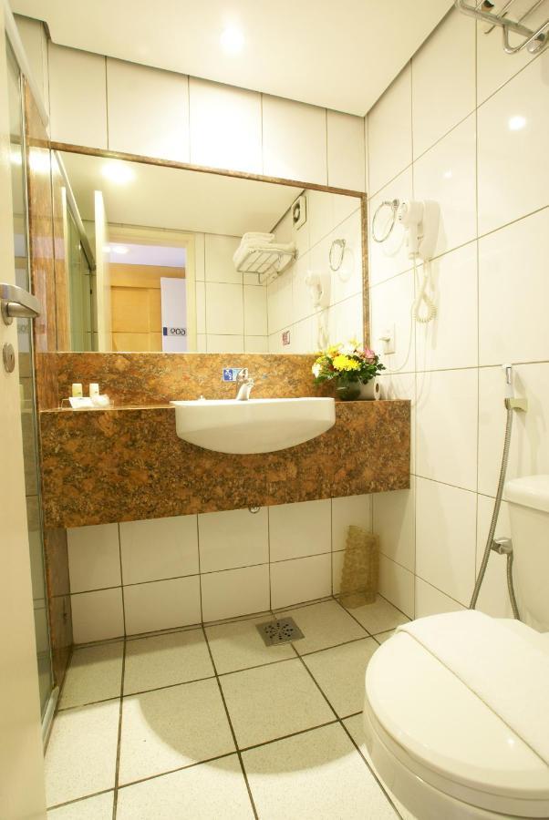 Superior Deluxe Quadruple Room with parcial sea view