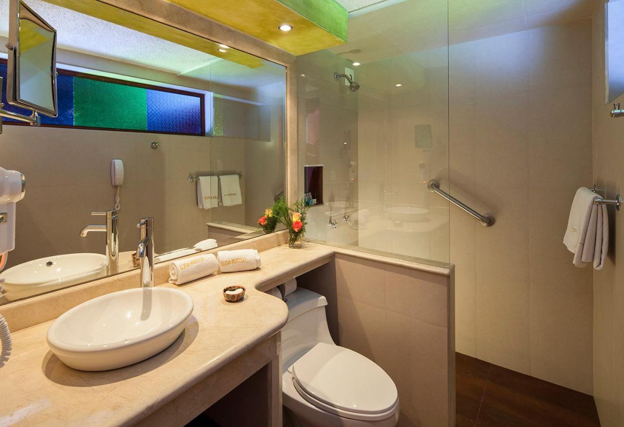 Queen Suite with Spa Bath