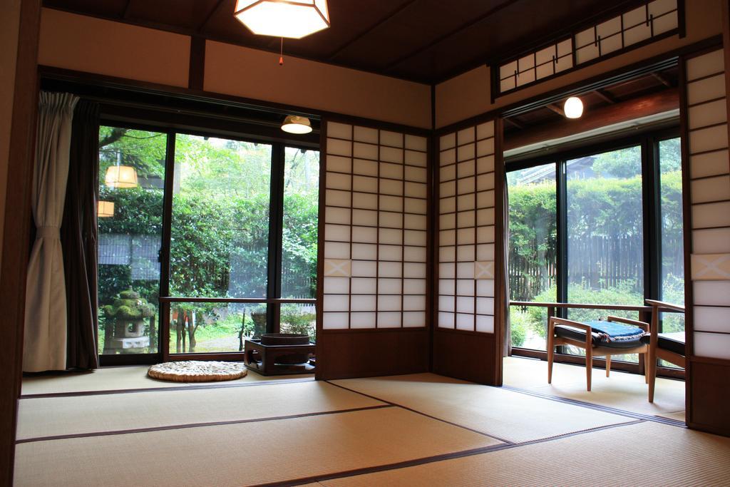 Japanese-Style Deluxe Corner Twin Room with Private Toilet and Garden View