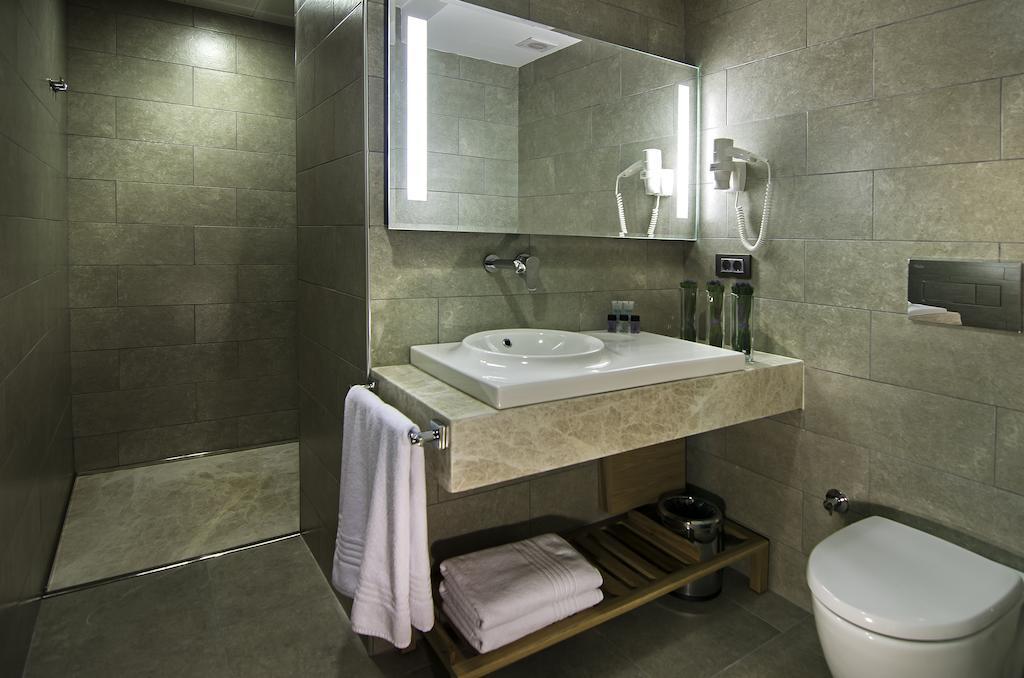 Deluxe Room with Sea View