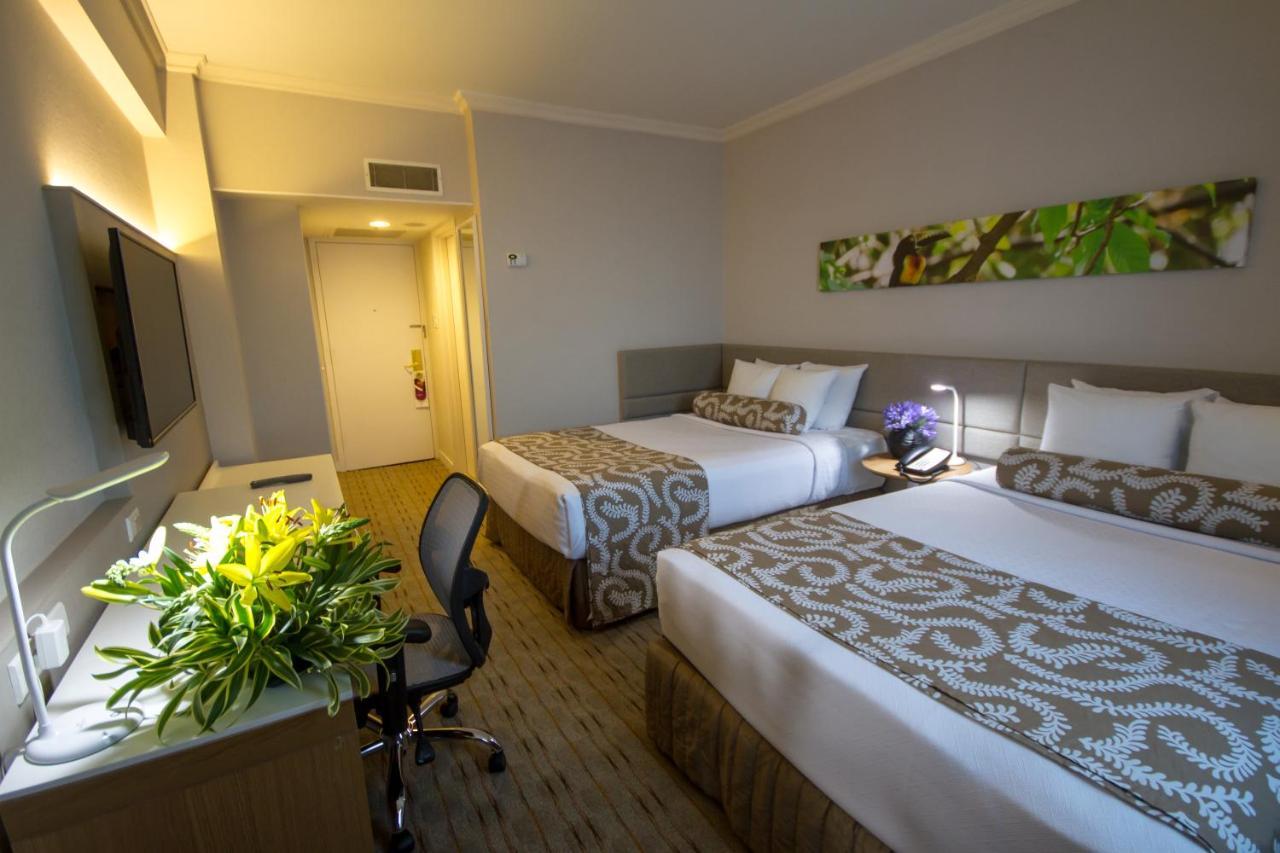 Queen Room with Lake View