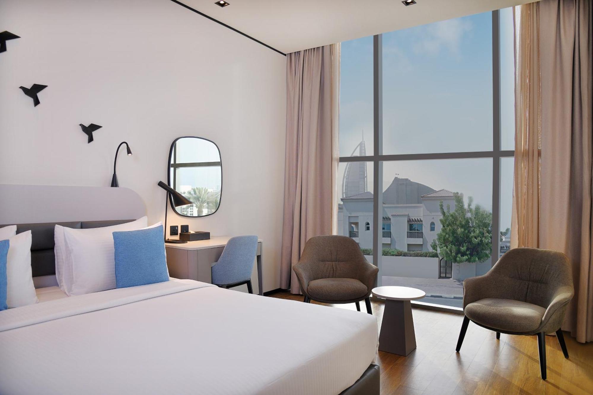 Deluxe Queen/Twin Room