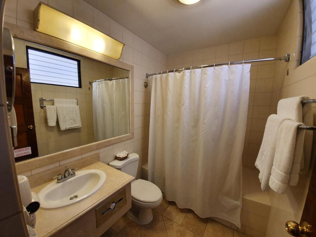 Deluxe King Room - Non-Smoking