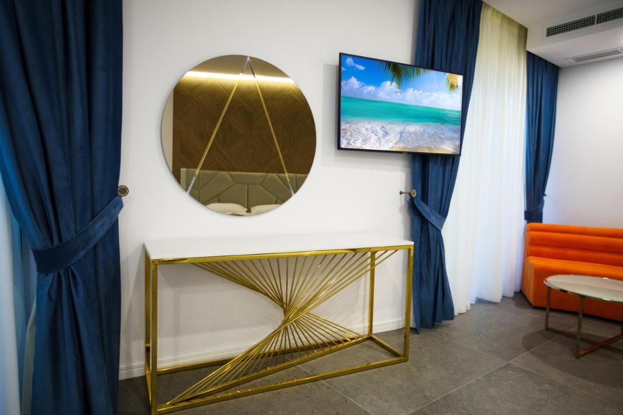 Deluxe Queen Suite