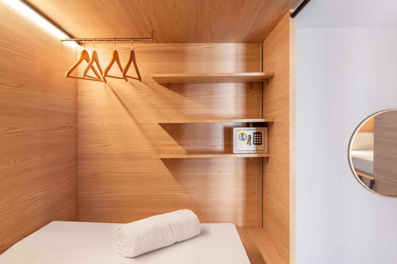Bed in 20-Bed Mixed Dormitory Room