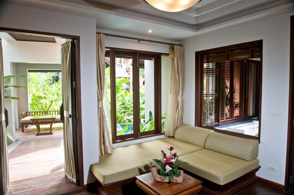 One-Bedroom Family Pool Suite