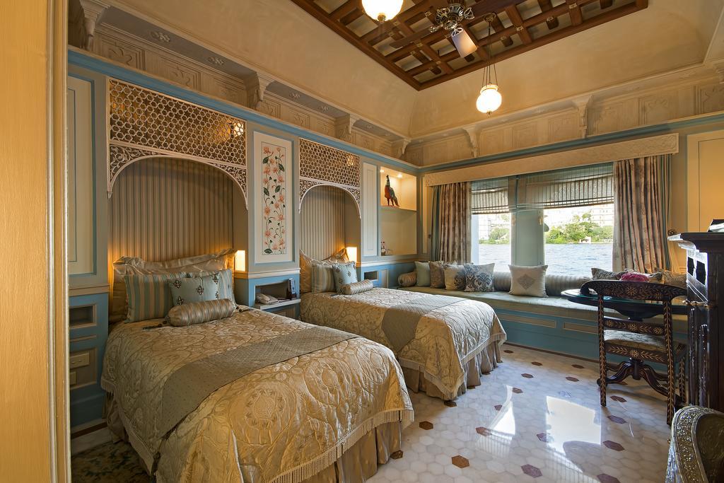 Luxury Twin Room with Lake View