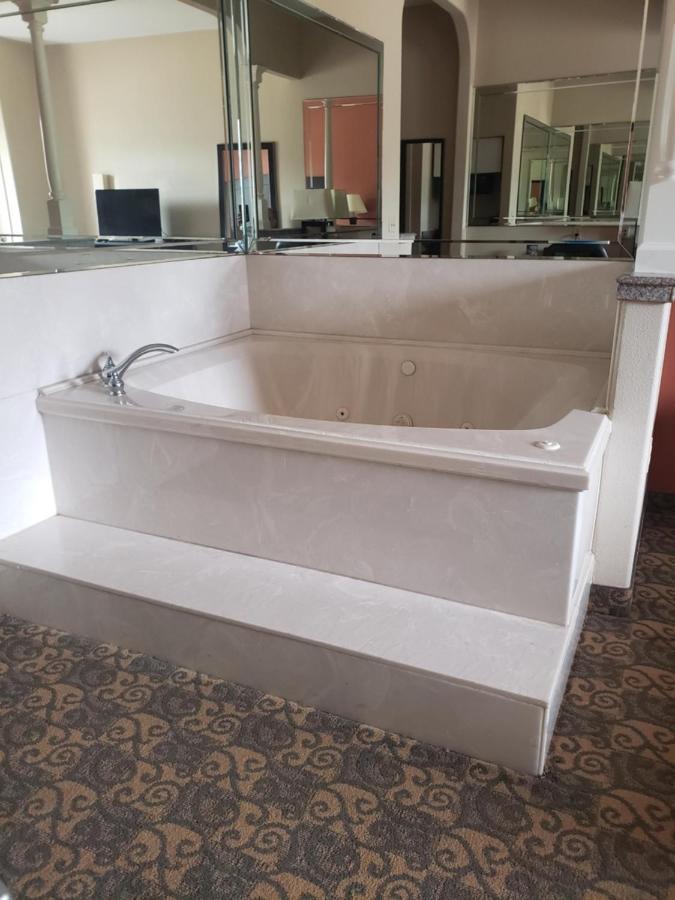 Superior King Suite with Hot Tub - Non-Smoking