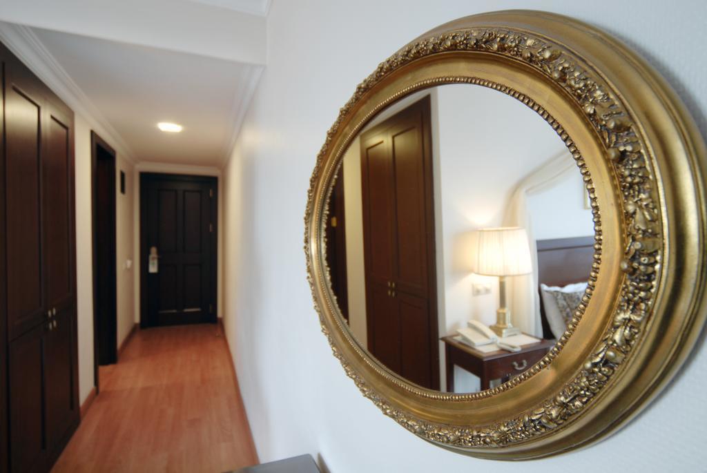 Connected Rooms