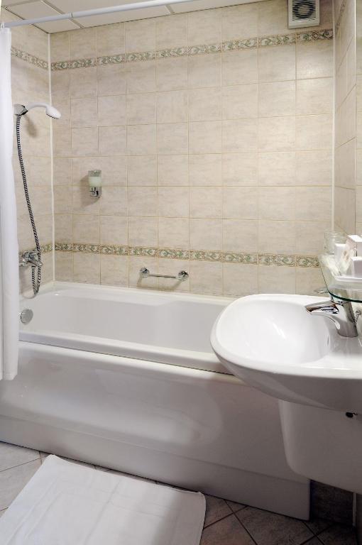 Twin Room with Bath