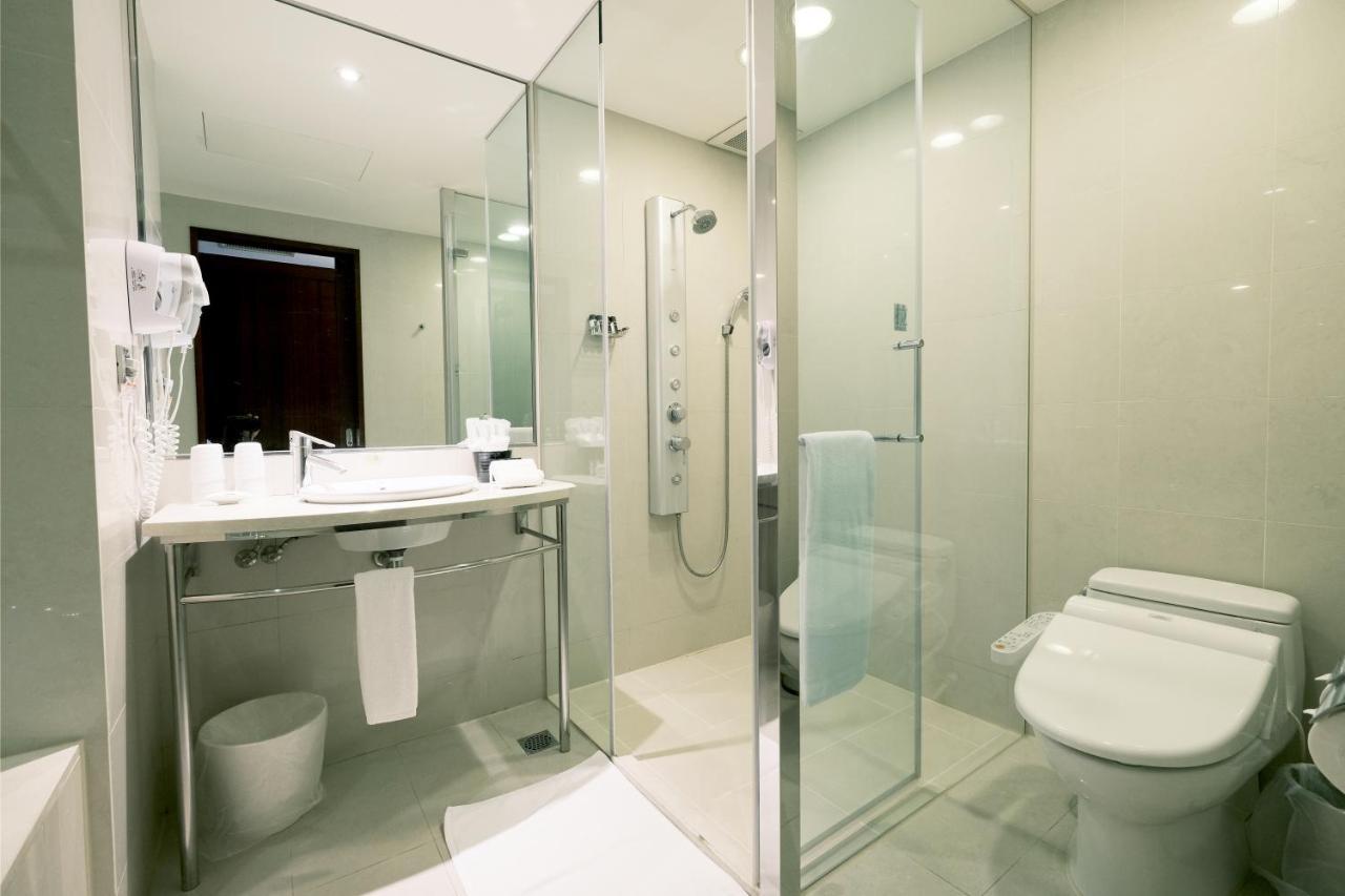 Standard Quadruple Room with Street View