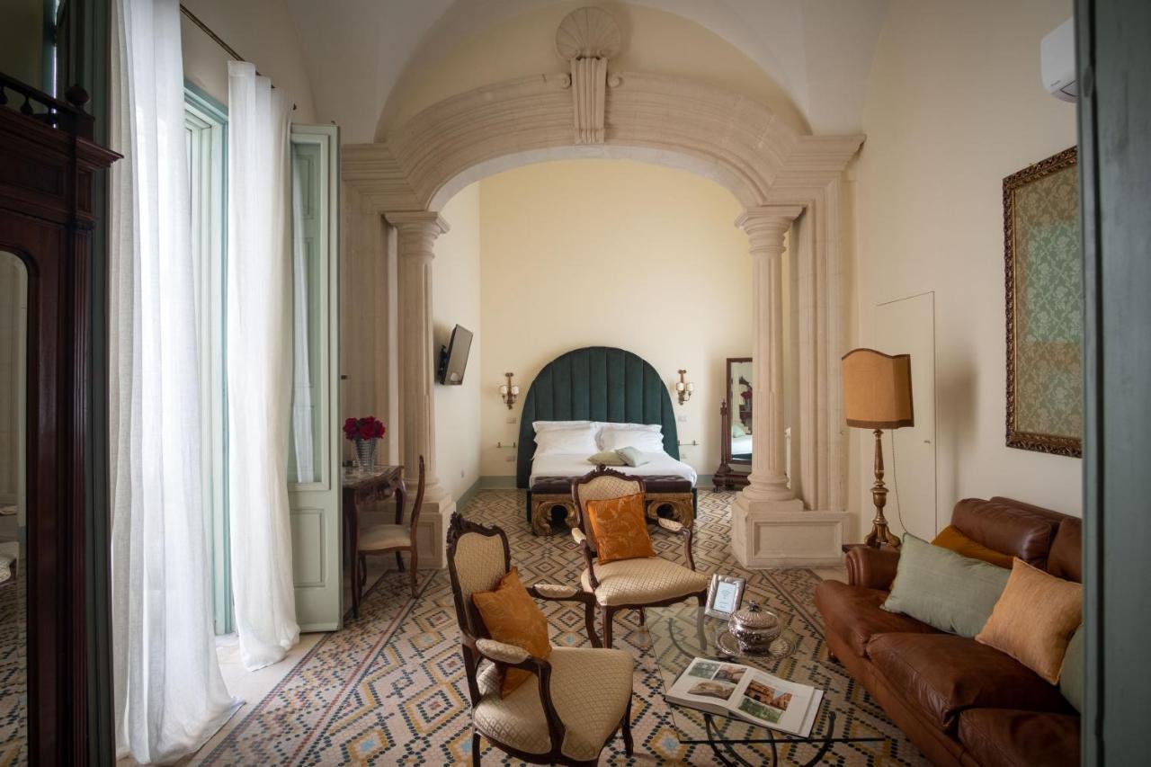 Queen Suite with Spa Bath