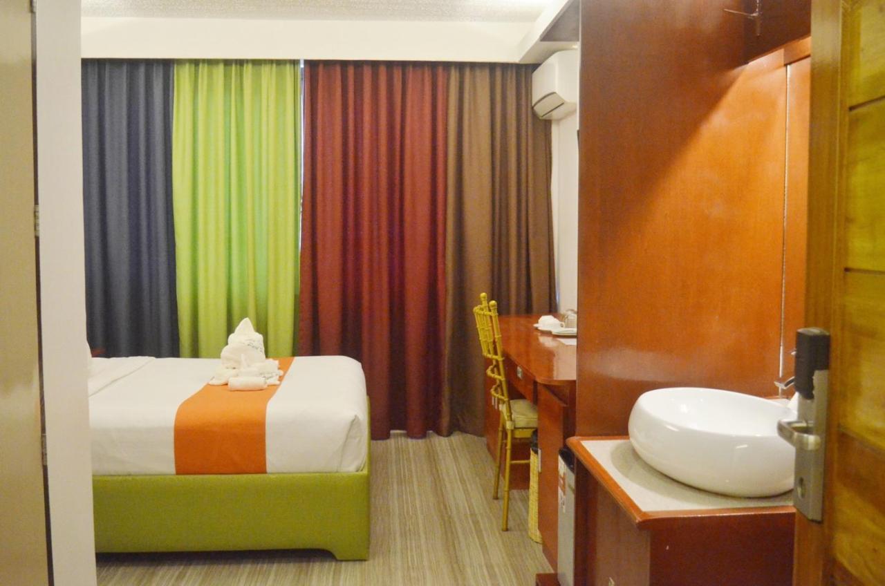 Deluxe Queen Room