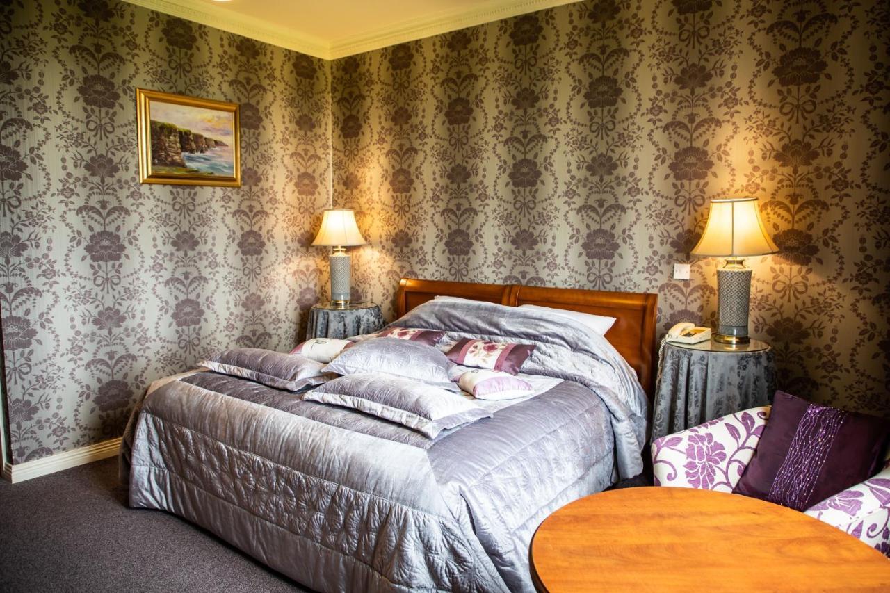 Triple Room (1 Double Bed + 1 Single Bed)