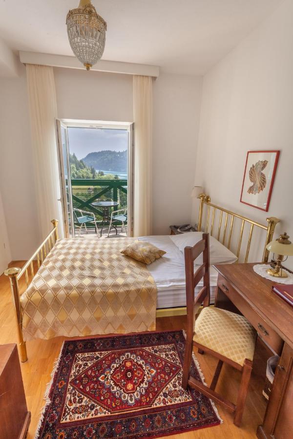 Single Room with Balcony and Lake View