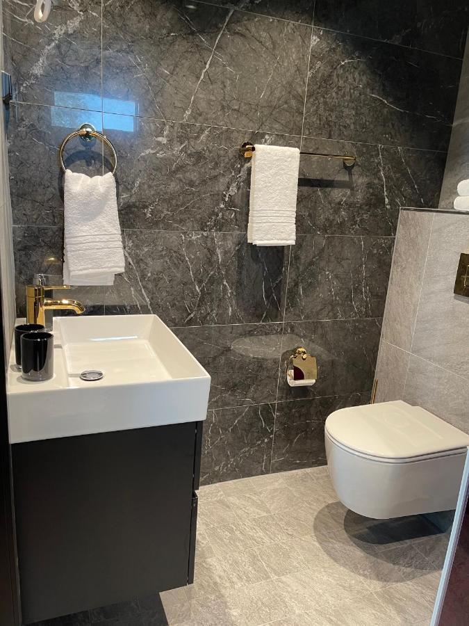 Deluxe King Suite with Sauna