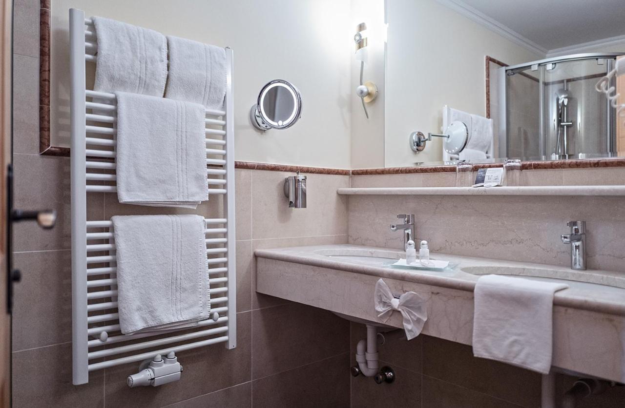 Double Room (1 Adult)
