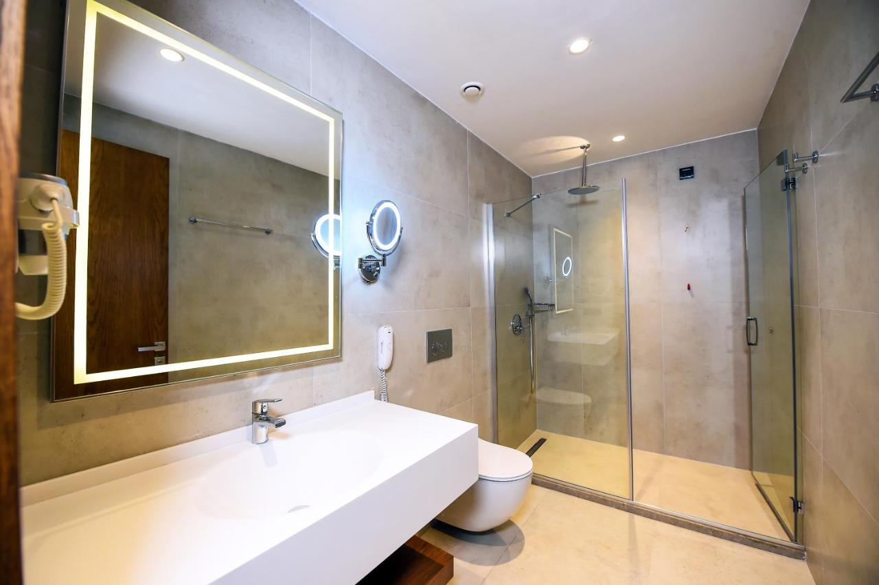 Deluxe Double or Twin Room with City View