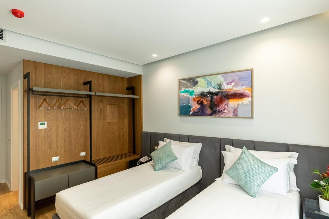 Double or Twin Room with Mountain View