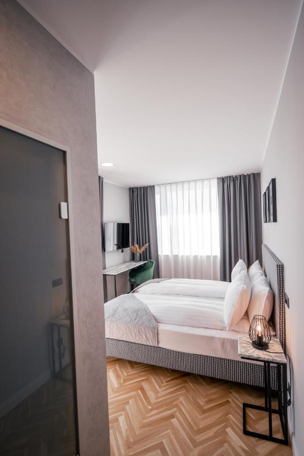 Premier Single Room
