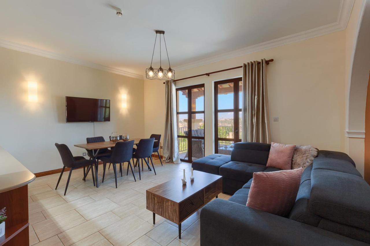 One-Bedroom Apartment with Shared Pool