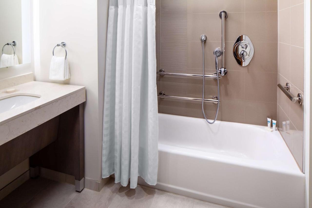 One-Bedroom Suite with Two Queen Beds with Sofa Bed, Kitchen and Tub - Disability Access