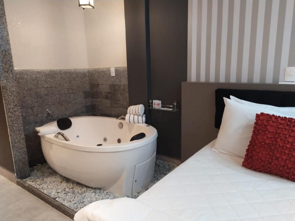 Deluxe Suite with Spa Bath