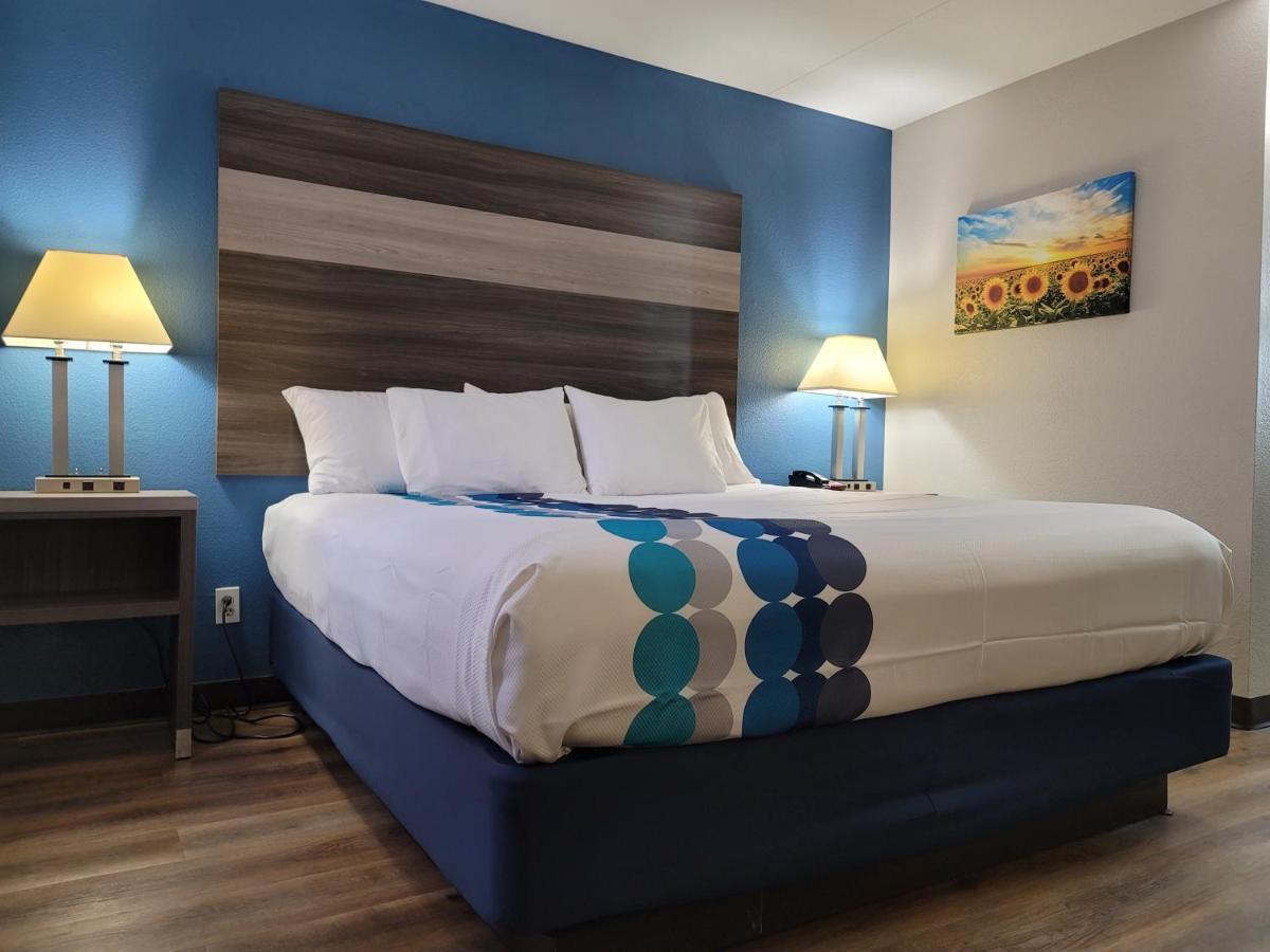 One-Bedroom Family Suite - Non-Smoking