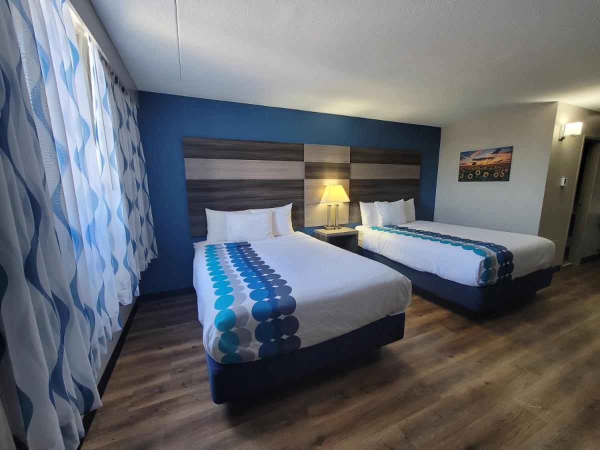 Queen Room with Two Queen Beds - Non-Smoking