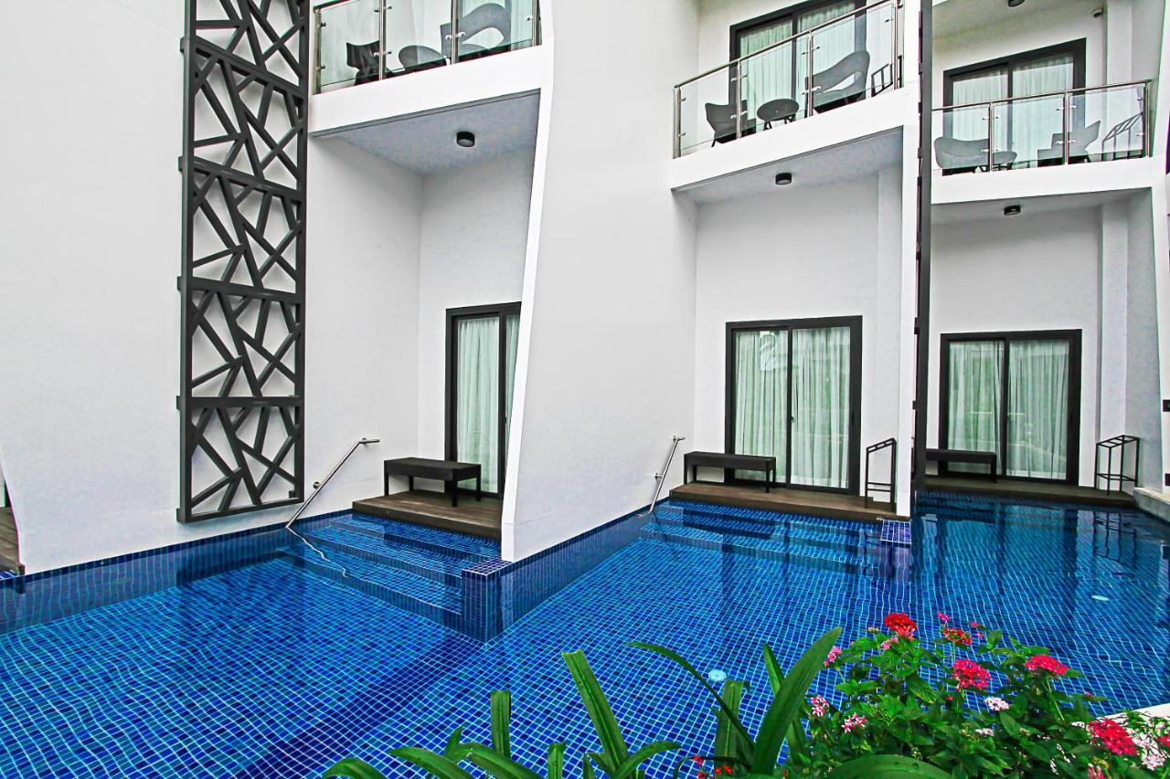 Premier Double Room with Two Double Beds - Non-Smoking