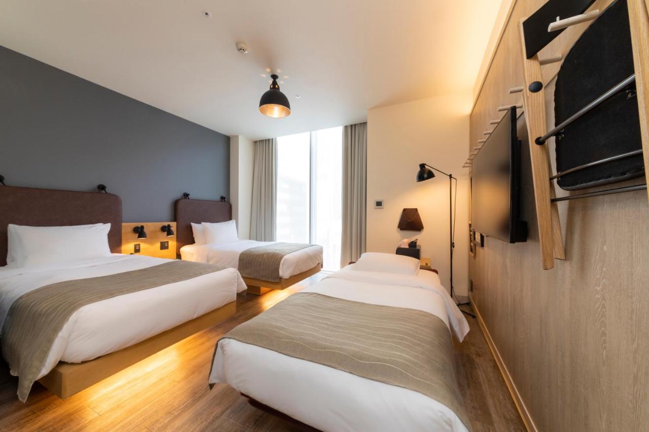 Moxy Large Premium Twin Room