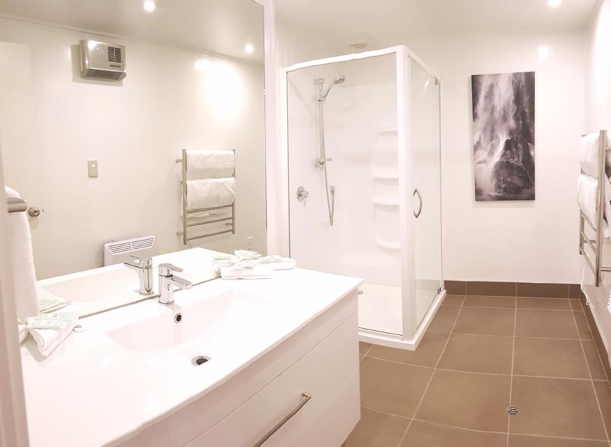 Deluxe 2 Bedroom 1 Bathroom Apartment