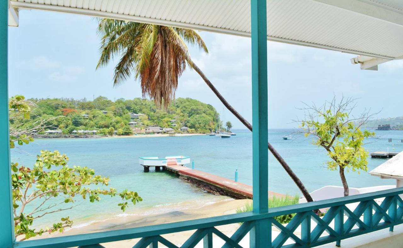 Deluxe Double Room with Side Sea View
