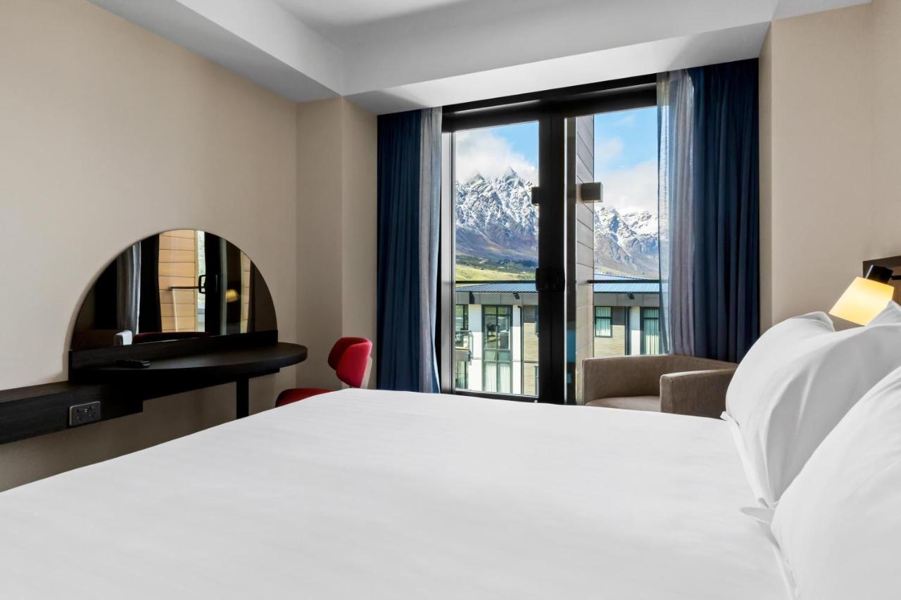 Standard King Room with Balcony and Mountain View